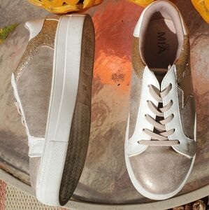 MIA Youth Gold Sparkly Star White Girls Shoes, Kids Sneakers